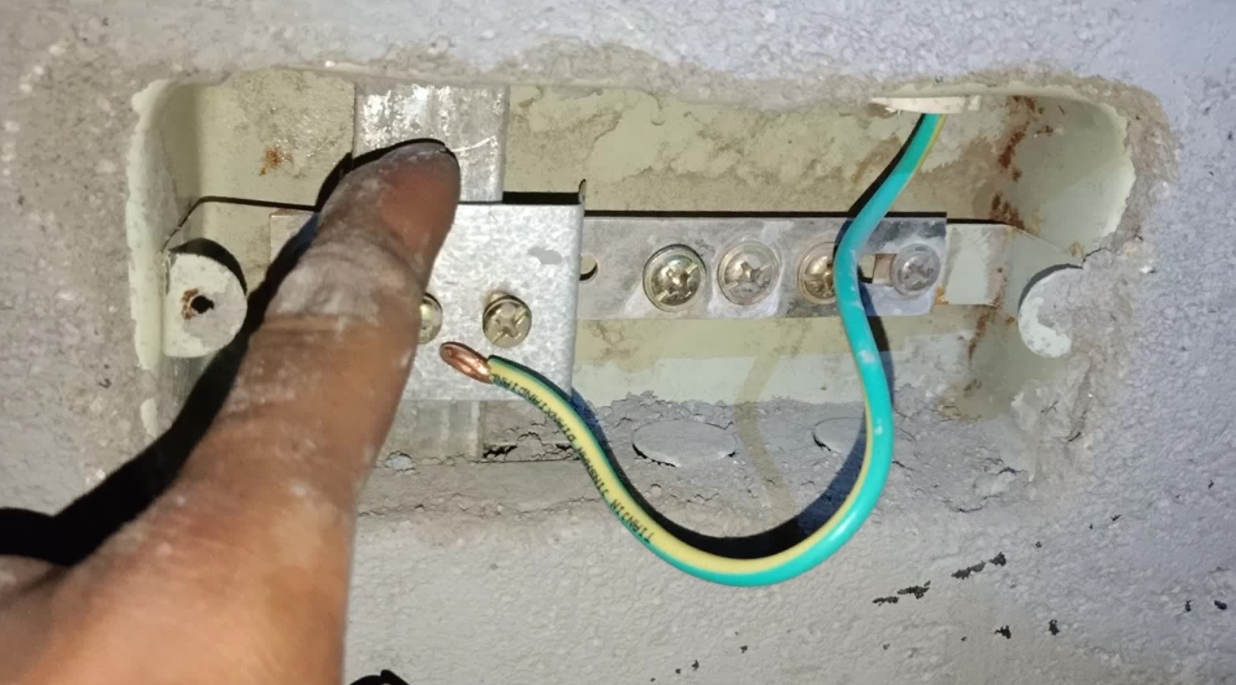 电？？？？？翁谩叵咴趺唇