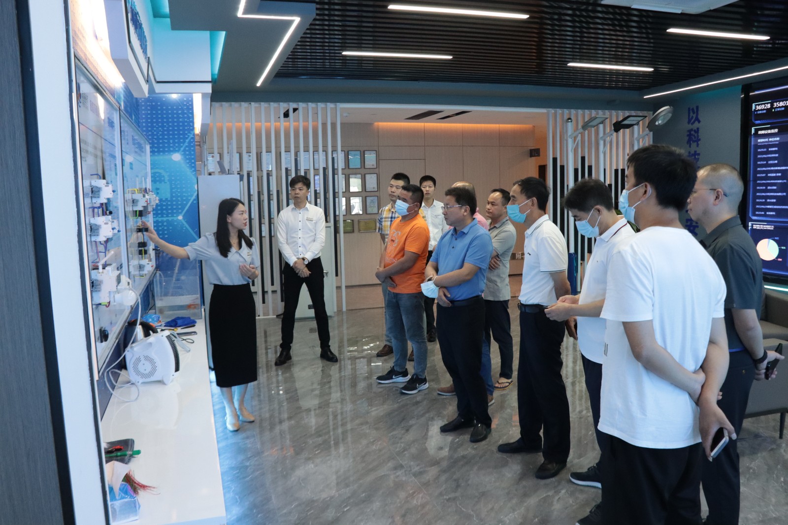 热烈欢迎江西新干县向导莅临j9九游国际站科技指导事情