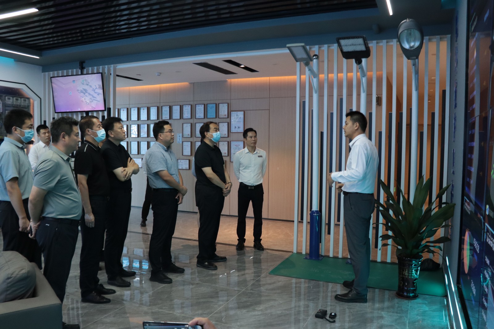 热烈欢迎邯郸魏县一行向导莅临j9九游国际站科技旅行考察