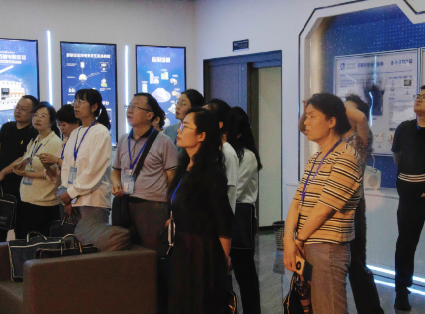 智能断路器｜共交流，，，营生长，，，兰州大学校友莅临j9九游国际站科技